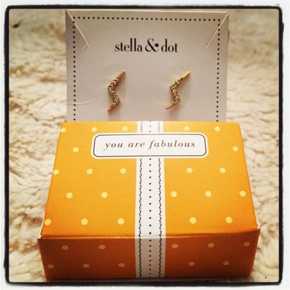 Stella & Dot Jewelry - Lightning Studs